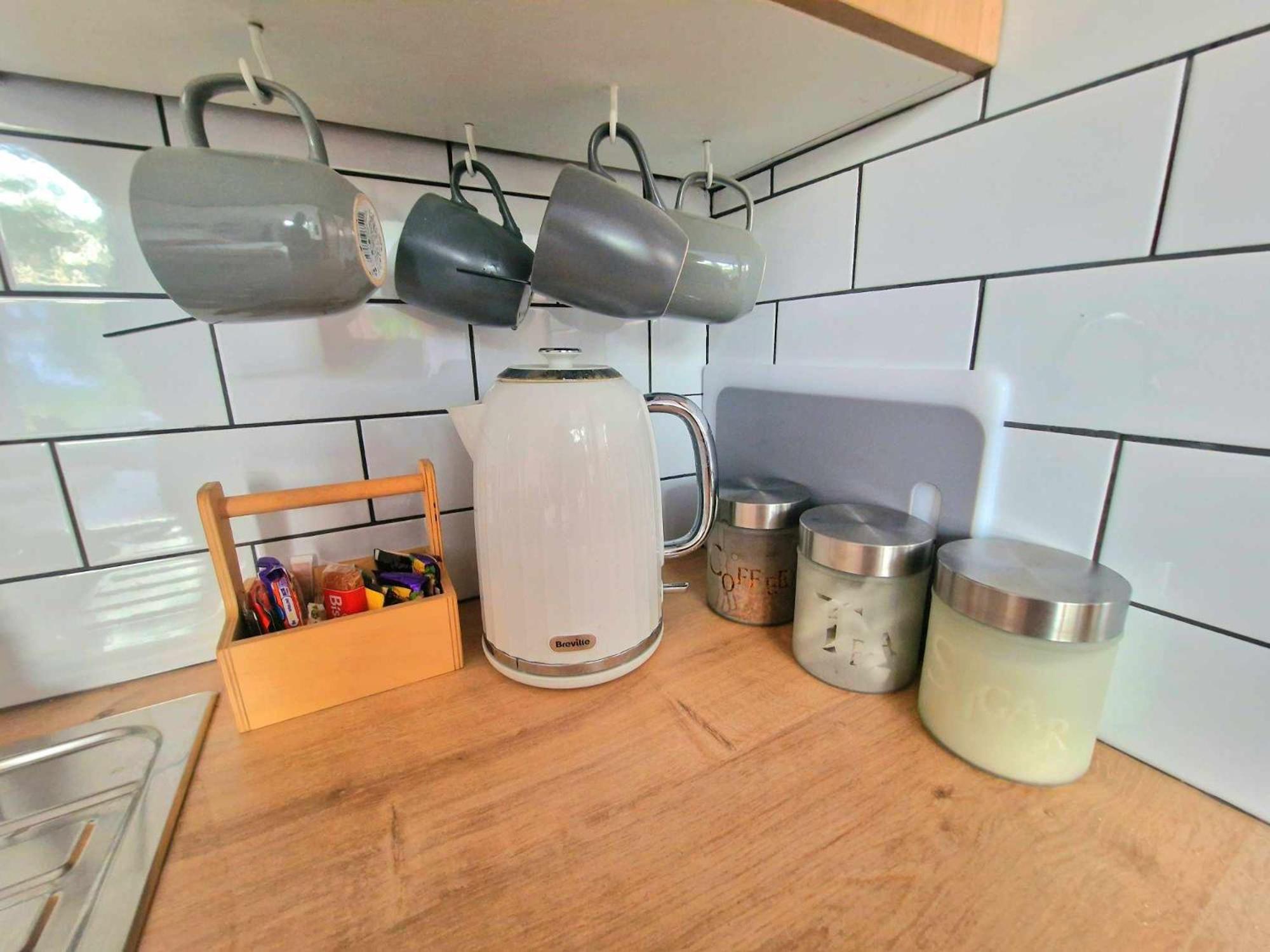 Beachside Bliss In Heart Of Town Apartamento
