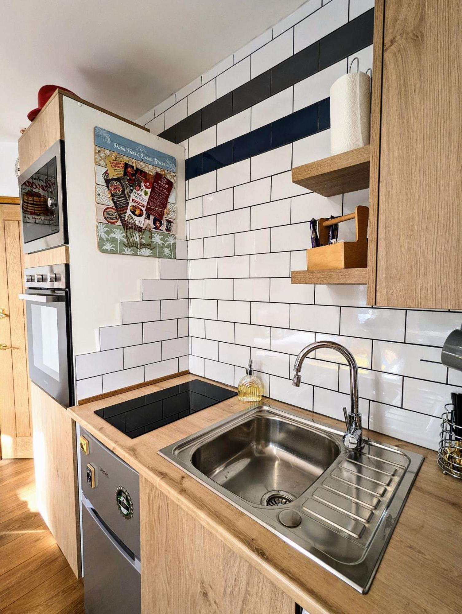 Beachside Bliss In Heart Of Town Apartamento