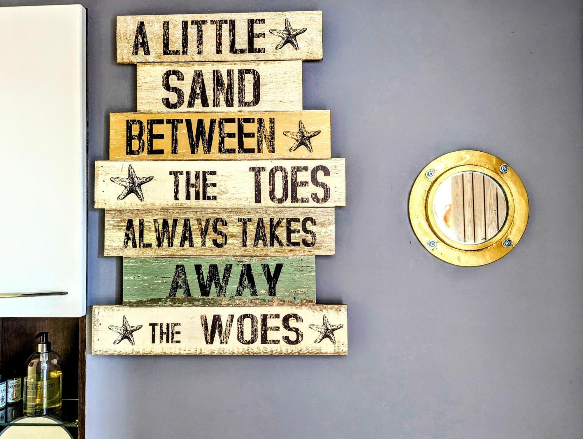 Beachside Bliss In Heart Of Town *