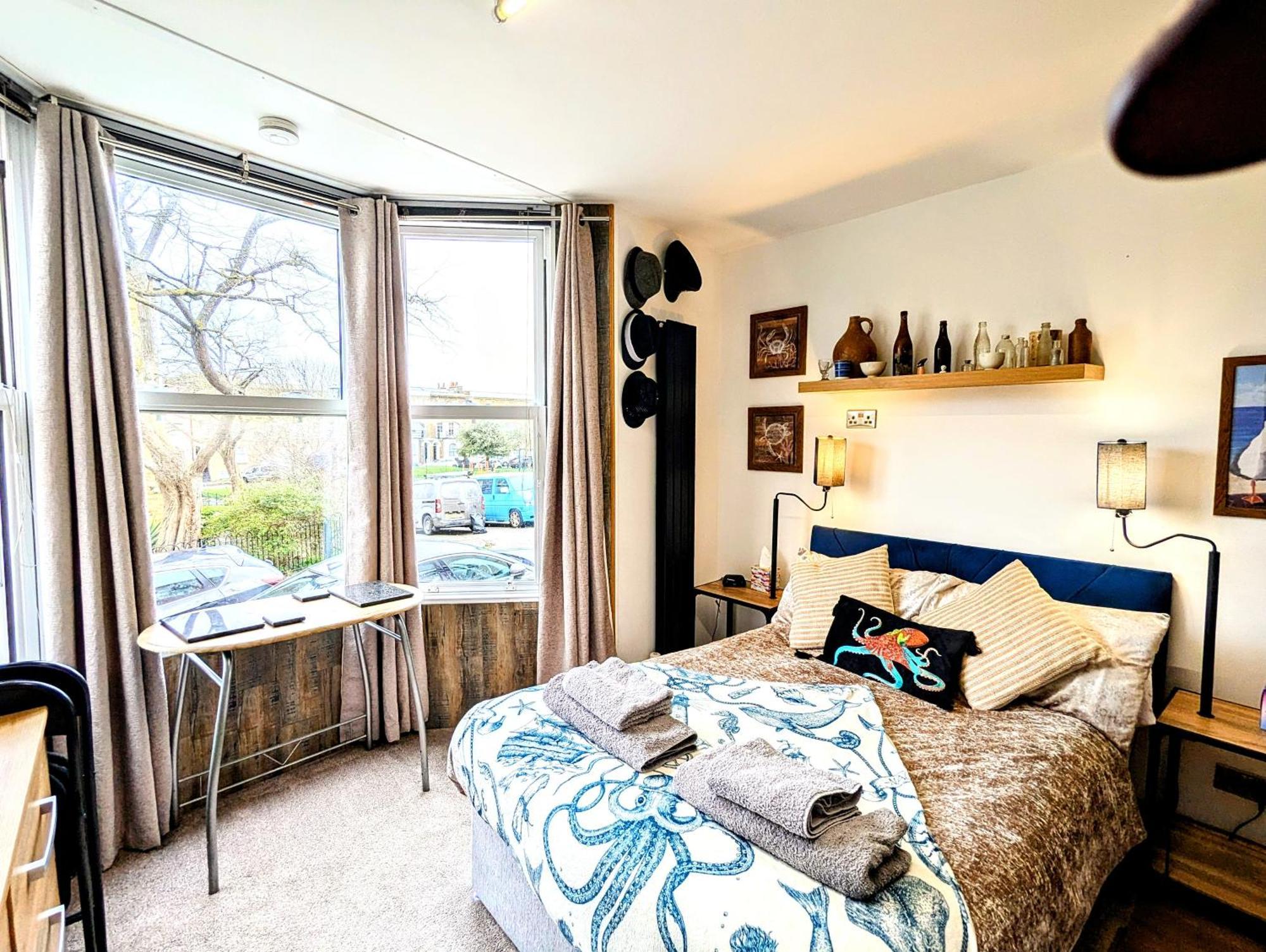 Beachside Bliss In Heart Of Town Apartment *